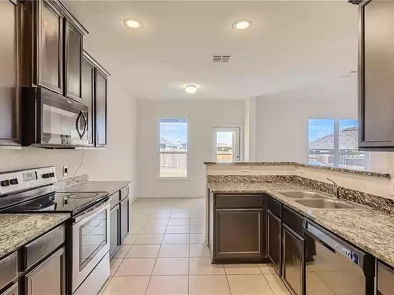 19708 James Manor St — Photo 6