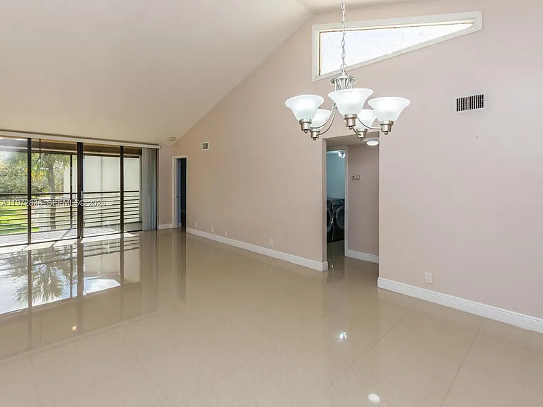 11202 Taft St #11202 — Photo 13