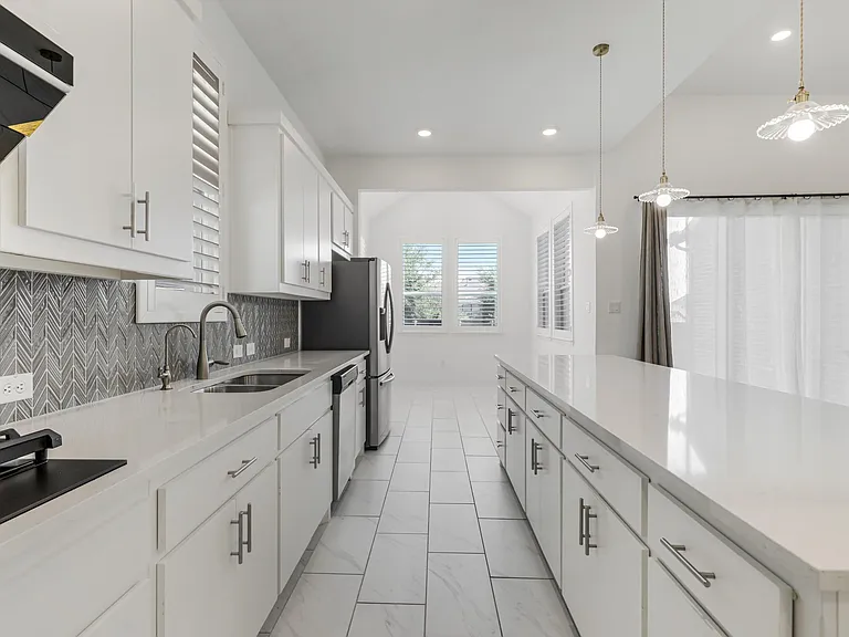 8308 Pine Valley Dr — Photo 27