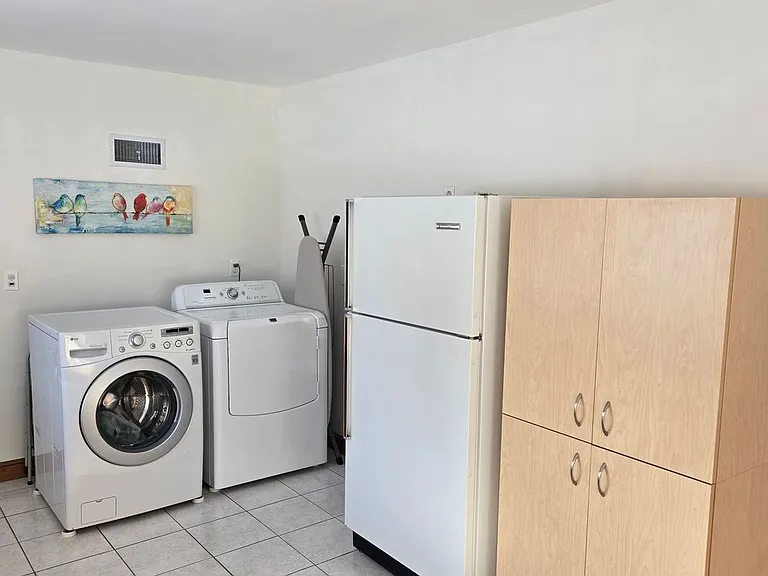 74 Indian Hill Ave — Photo 6