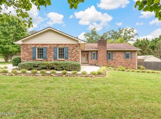 117 Newcastle Rd, Knoxville, TN 37909