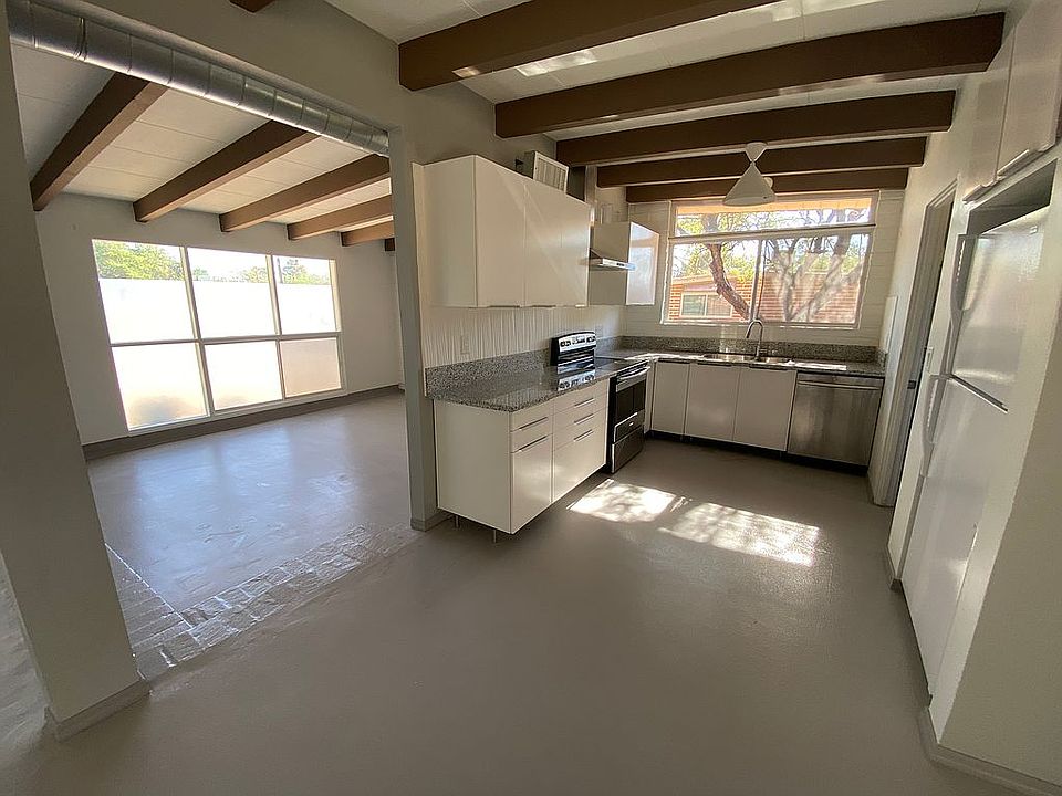 Kitchen/dining/living rooms