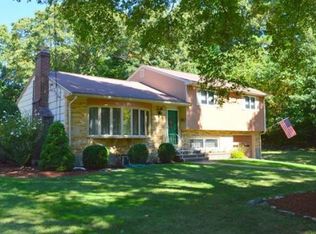 21 Pine St, Lynnfield, MA 01940