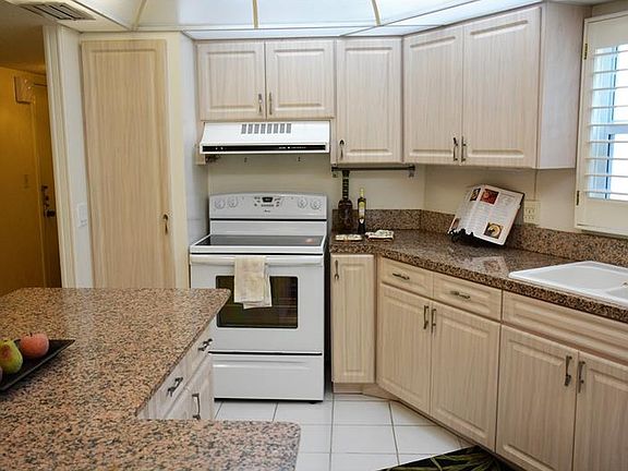 5th image of 700 Beach Dr NE APT 101