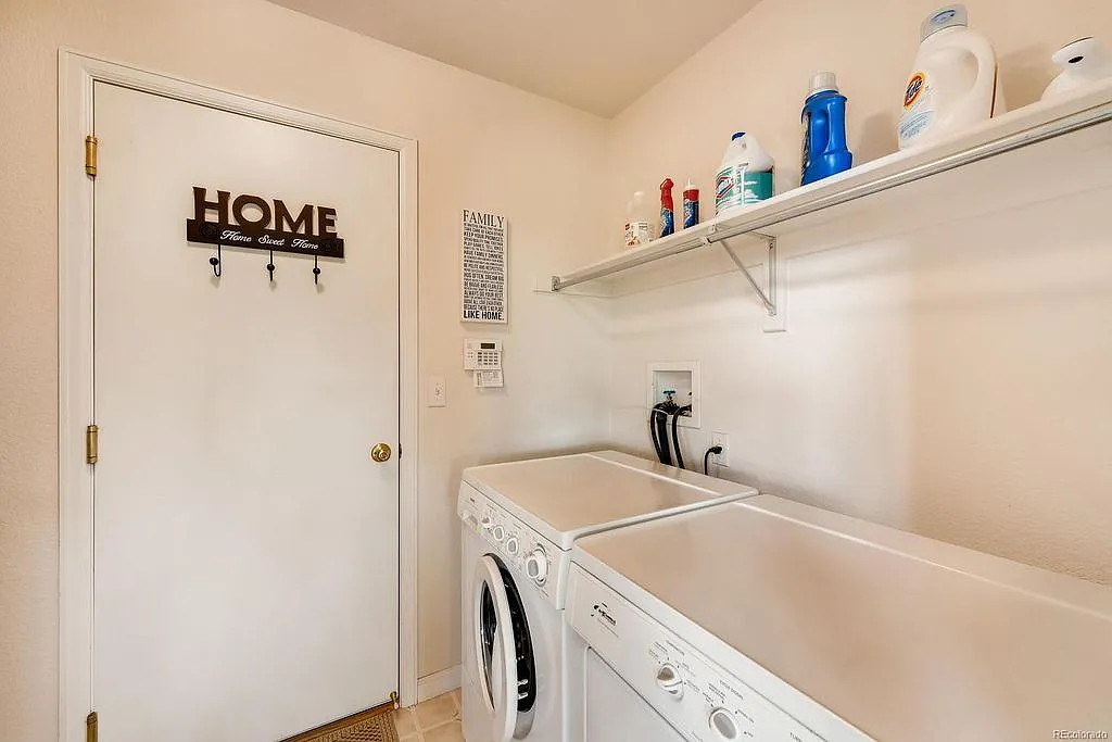 5971 South Waco Street - - — Photo 3