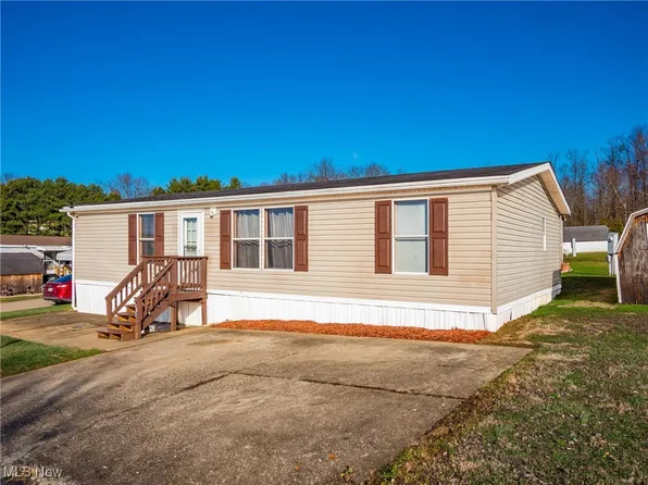 243 Lara Dr, Zanesville, OH 43701