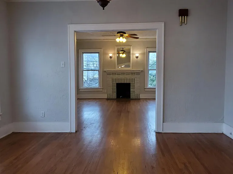 2111 N Fitzhugh Ave — Photo 4