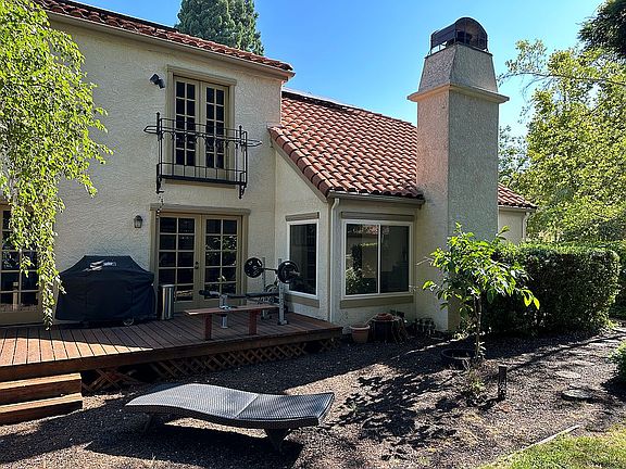 4th image of 3066 Deer Meadow Dr