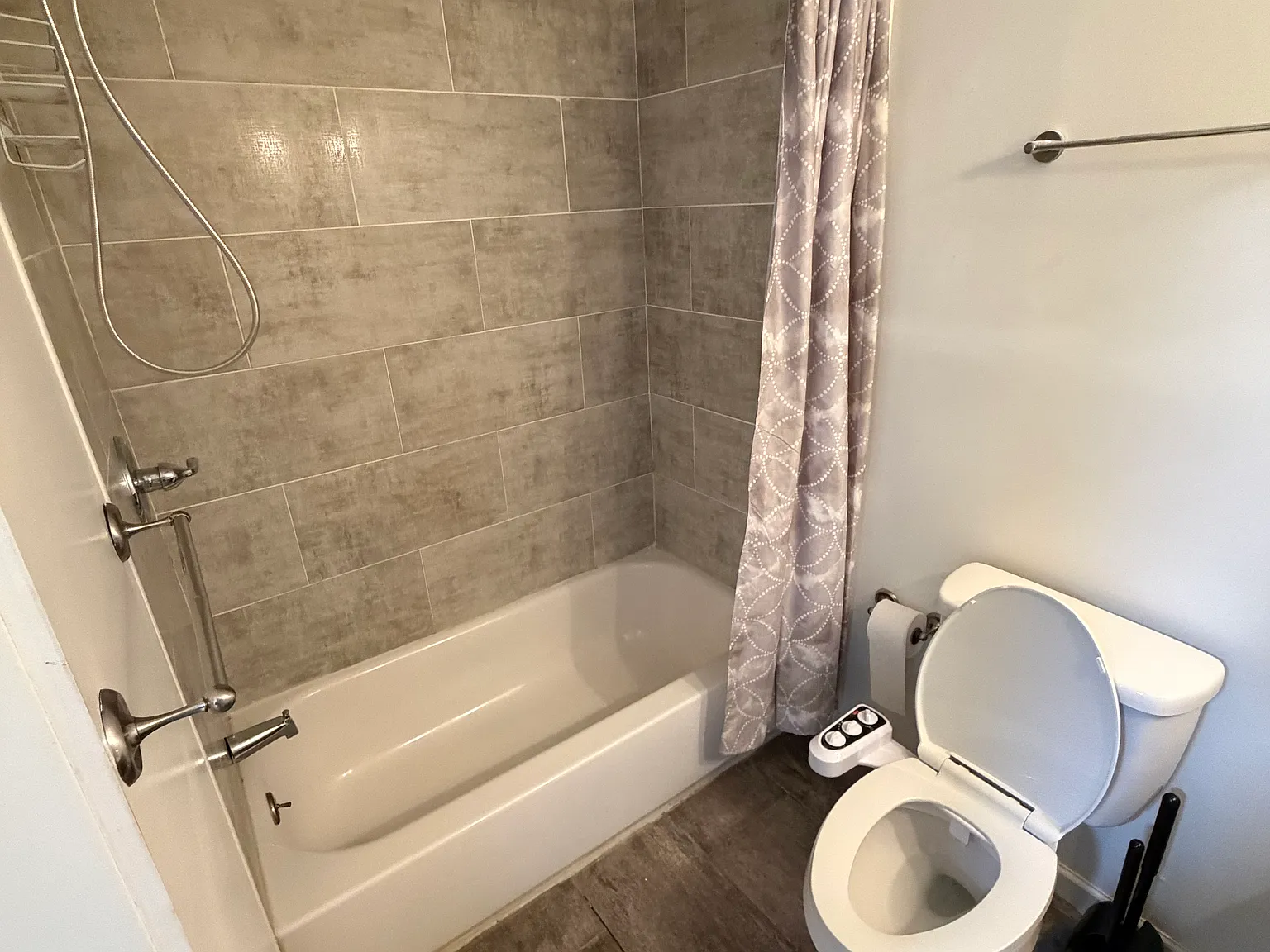 6 bed, 2000 sqft, $932 — Photo 3