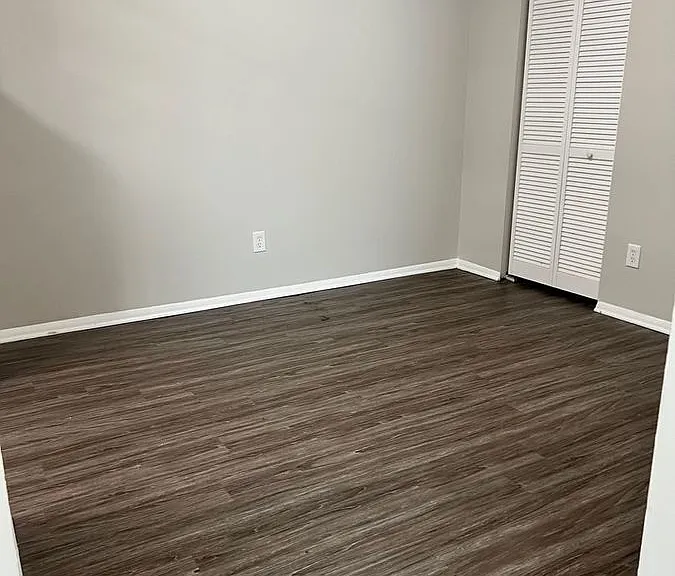 1009 Scarborough Ct #J8 — Photo 10