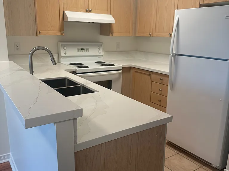 39 Oneida Cres #408 — Photo 11