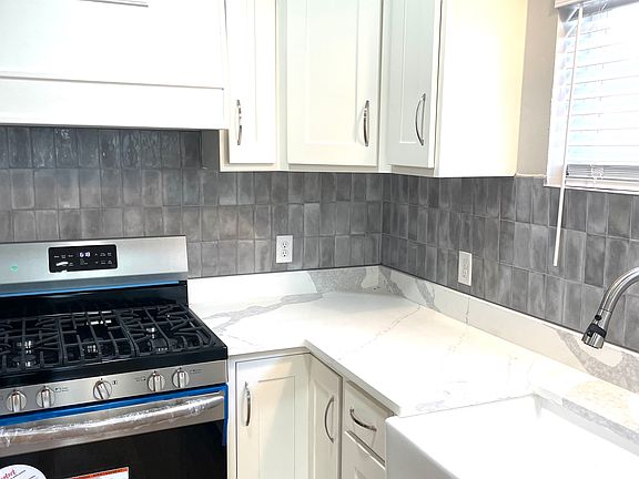 5th image of 2328 W Park Pl