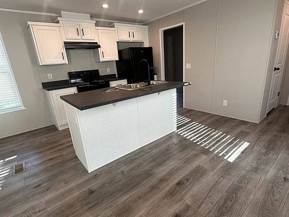 2nd image of 1 Thorn Locust Ln #4
