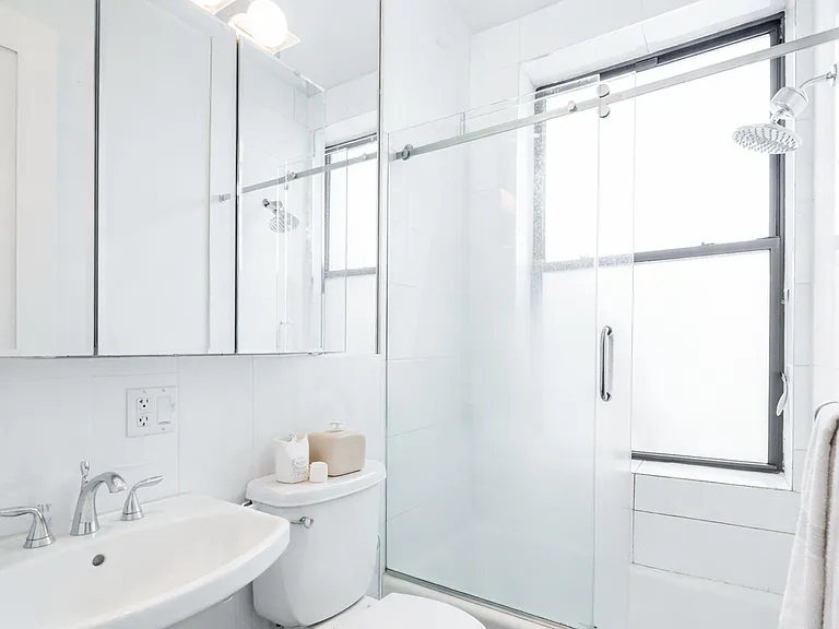 25 Grove St #24 — Photo 6