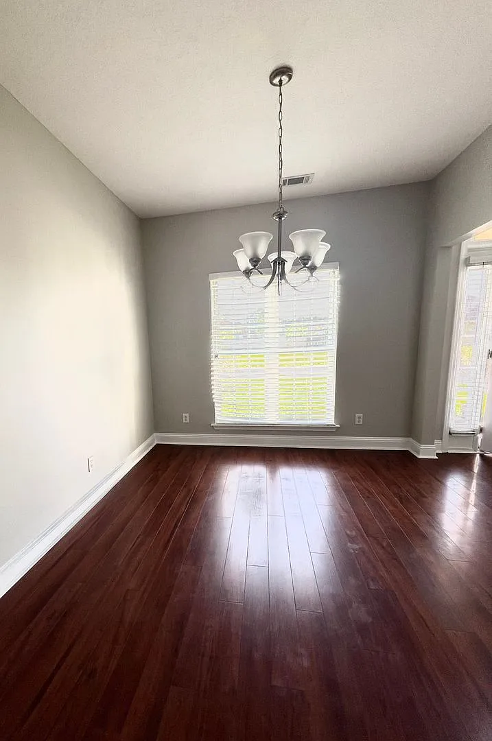 4 bed 2.5 bath home! — Photo 4