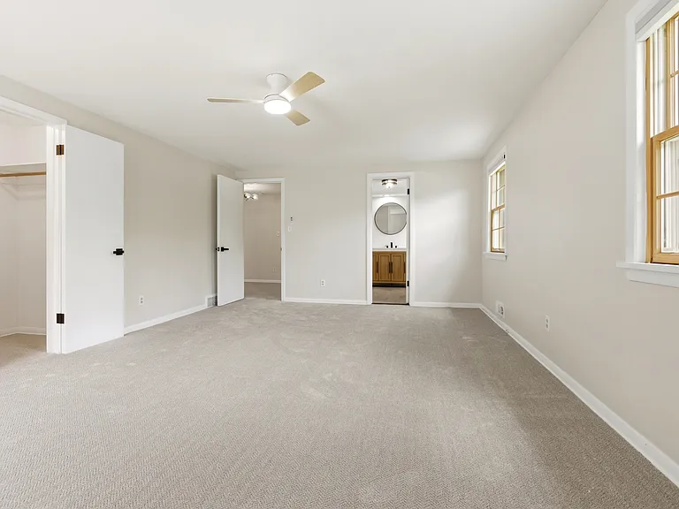 2056 Laurel Hill Dr — Photo 24