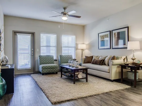 The Lakeshore Apartment Homes