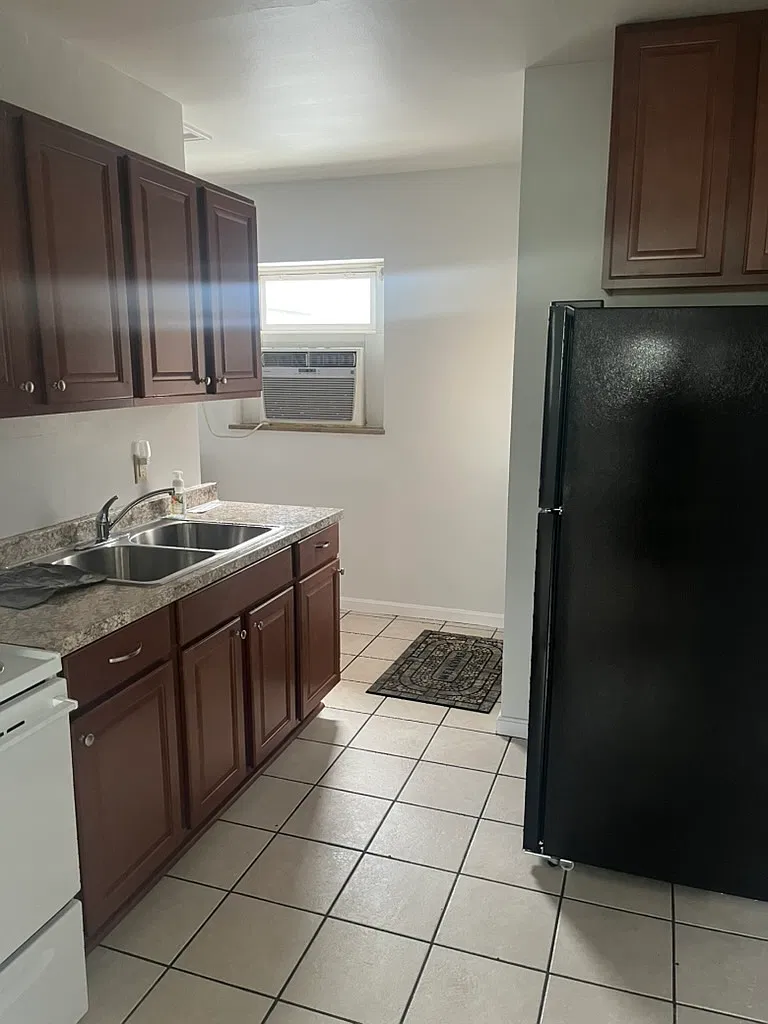 2 bed, $1,000 — Photo 4