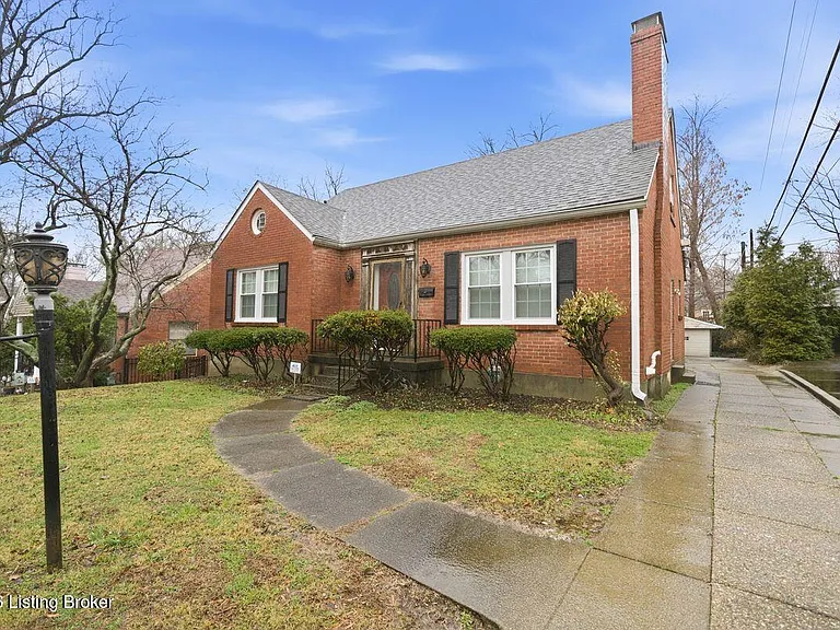 1209 Valley Dr — Photo 3