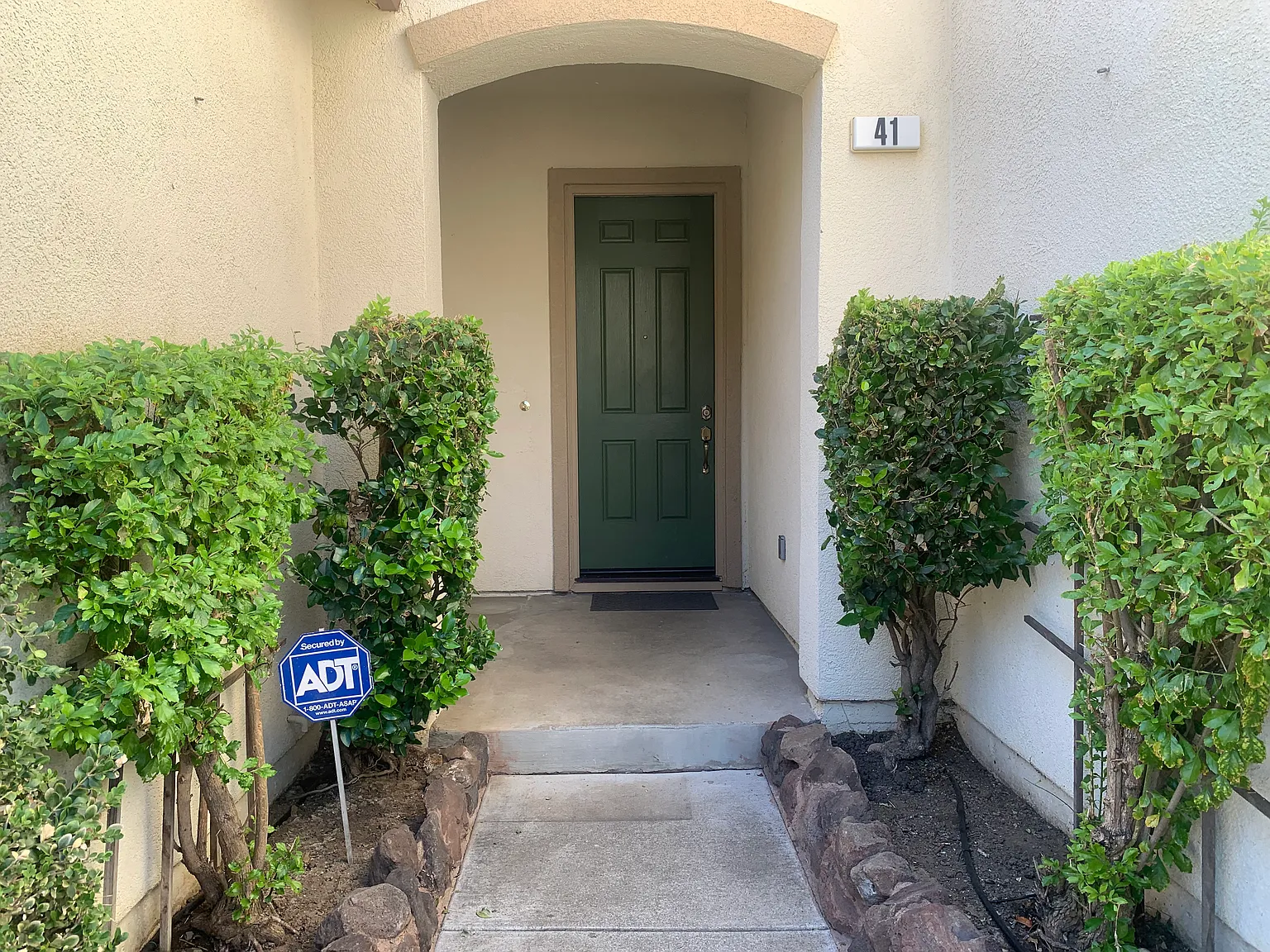 4 bed, 1654 sqft, $3,195 — Photo 2