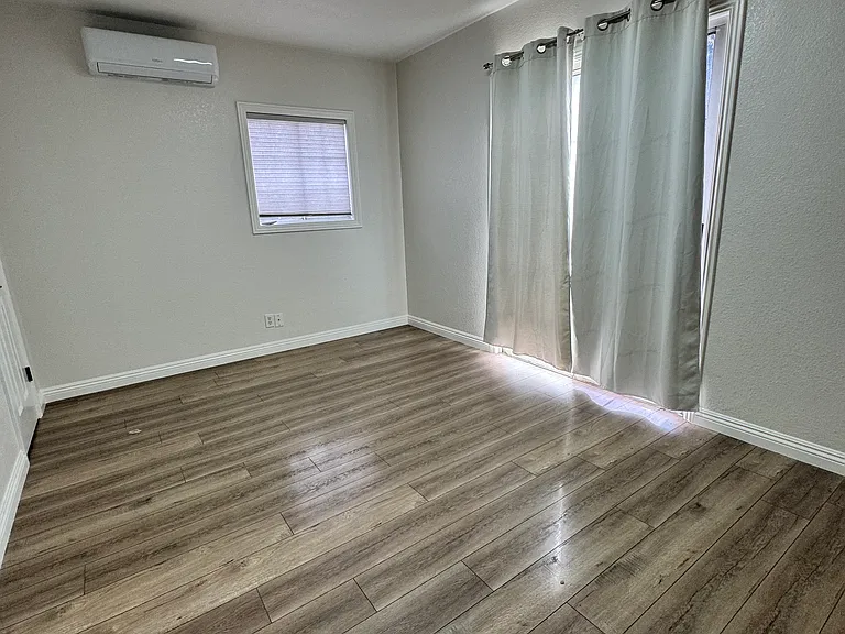 6752 Rostrata Ave — Photo 10