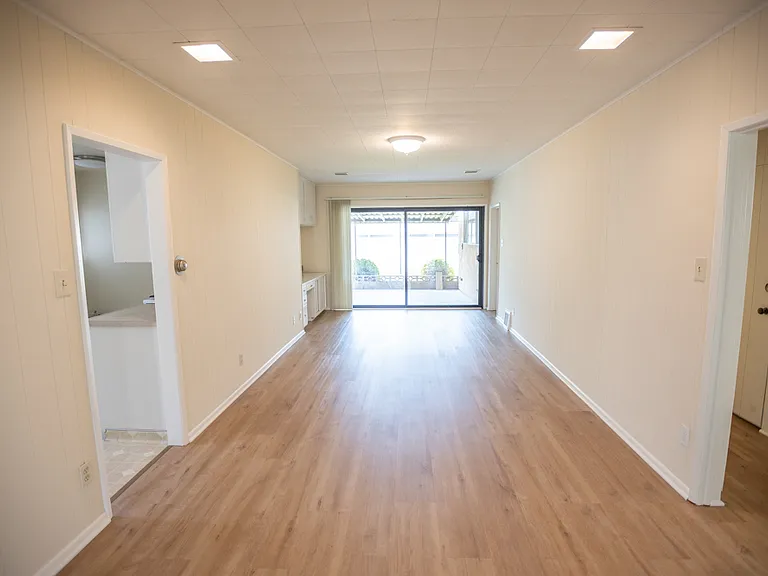 452 W Wilson Ave — Photo 6