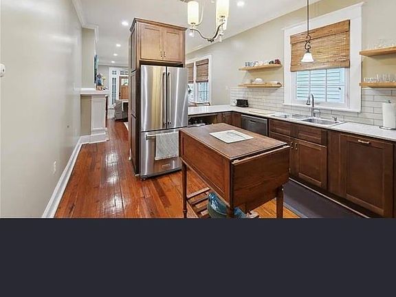 4th image of 4915 Laurel St