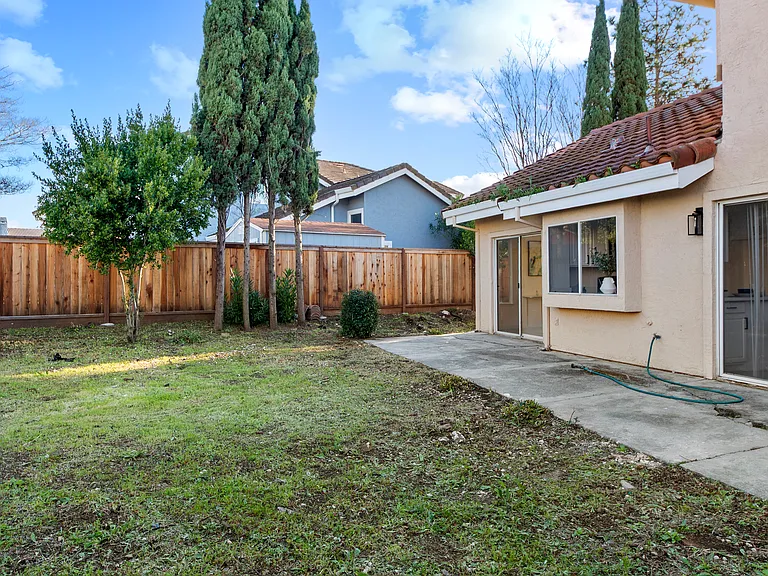 210 Hawkins St — Photo 22