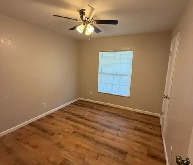 815 Cedar Oaks Ln — Photo 9