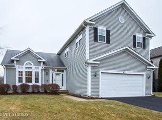 631 Hackberry Ln, Algonquin, IL 60102