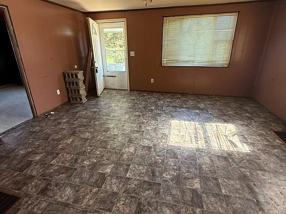 2nd image of 955 Simmons Ave