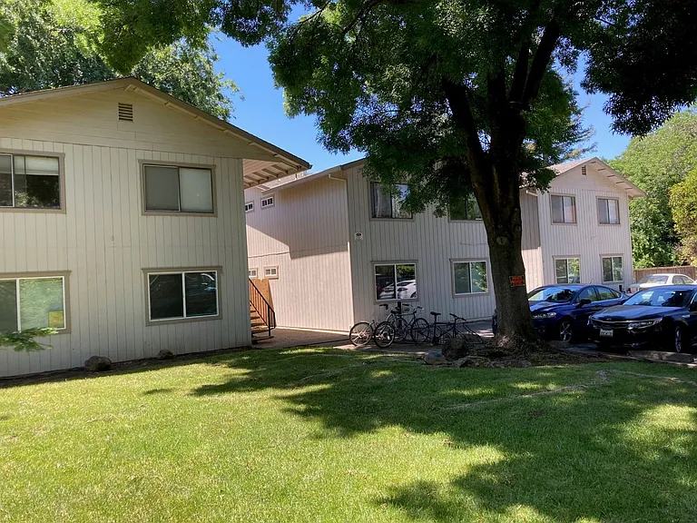 946 Cedar Street — Photo 3