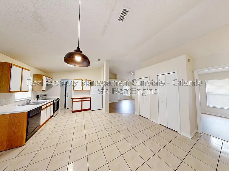 9711 Red Clover Ave — Photo 3