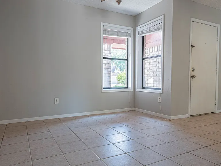 7410 Songwind Ln — Photo 5