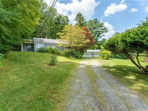 883 River Rd, Groton, CT 06355