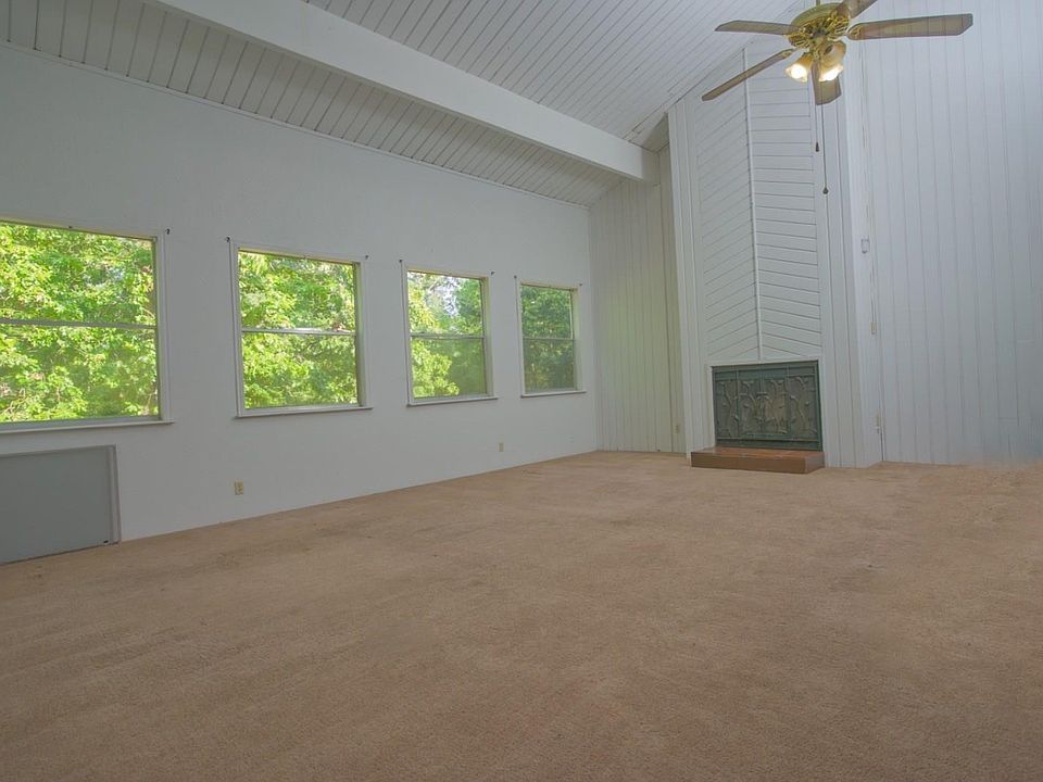 1st image of 30 Lakeway St