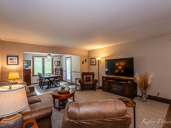 4th image of 4488 N Valley Dr NE