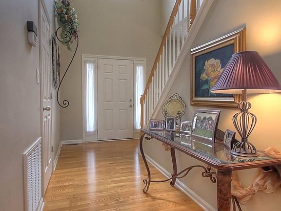 4th image of 136 Brome Dr