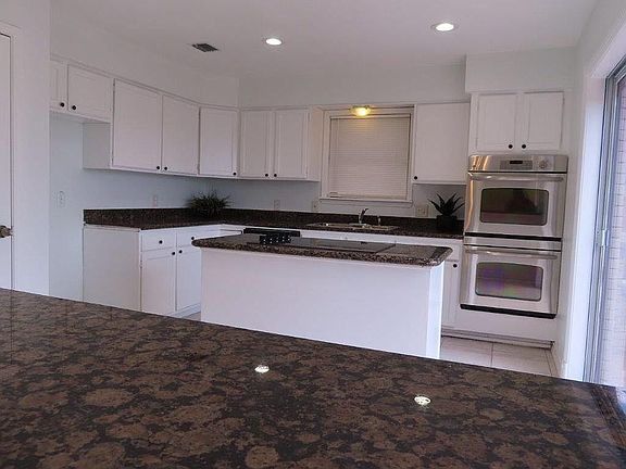 5th image of 224 Camaguey Ave