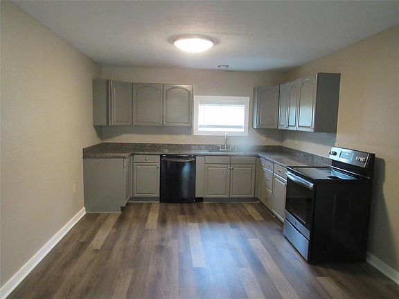 3rd image of 254 Live Oak Ln