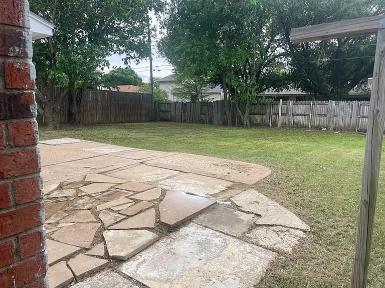 628 S Waxahachie St — Photo 16