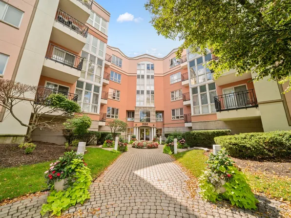 3100 Lexington Ln APT 204, Glenview, IL 60026