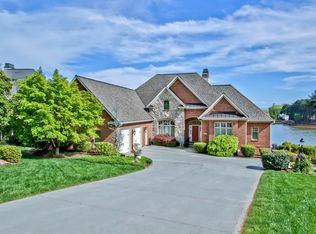 108 Coyatee Point Dr, Loudon, TN 37774