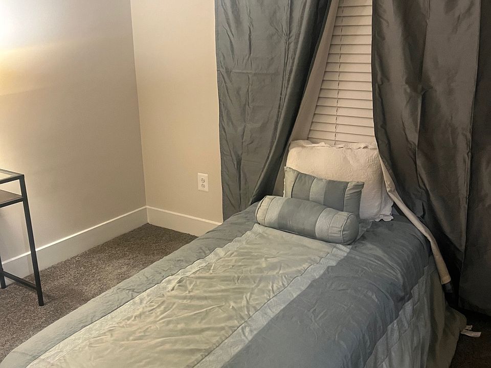 2nd image of 3076 Current Way #C