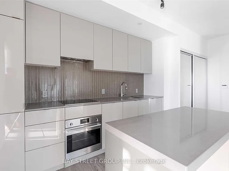 7 Grenville St #2911 — Photo 3