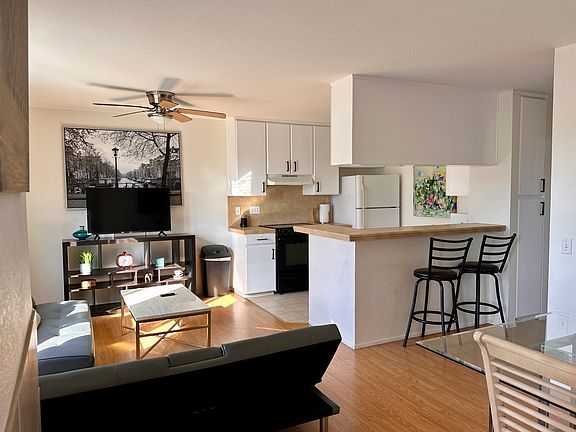 2nd image of 2138 Garnet Ave APT 2