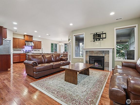 2nd image of 16401 82nd Avenue E