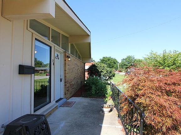 2nd image of 108 Brownstone Dr