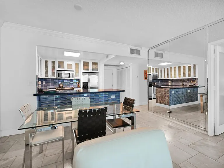 2301 Collins Ave #1015 — Photo 28