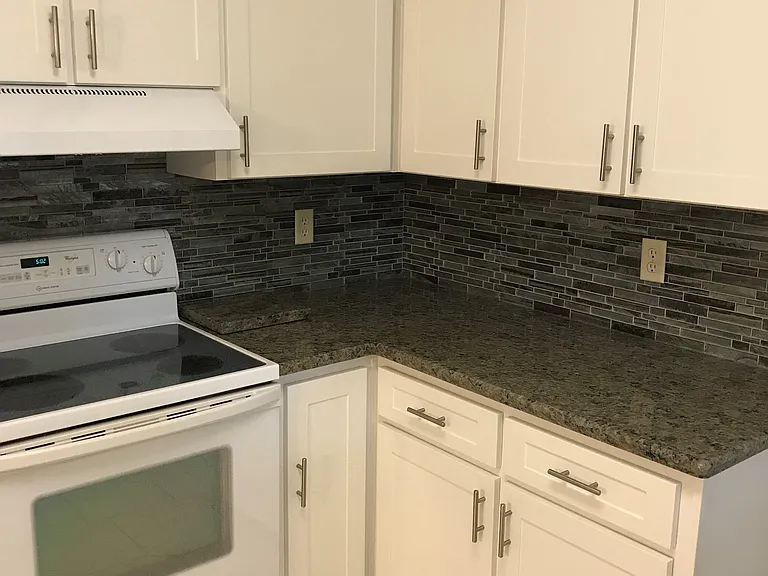 912 Spruce Ct — Photo 7